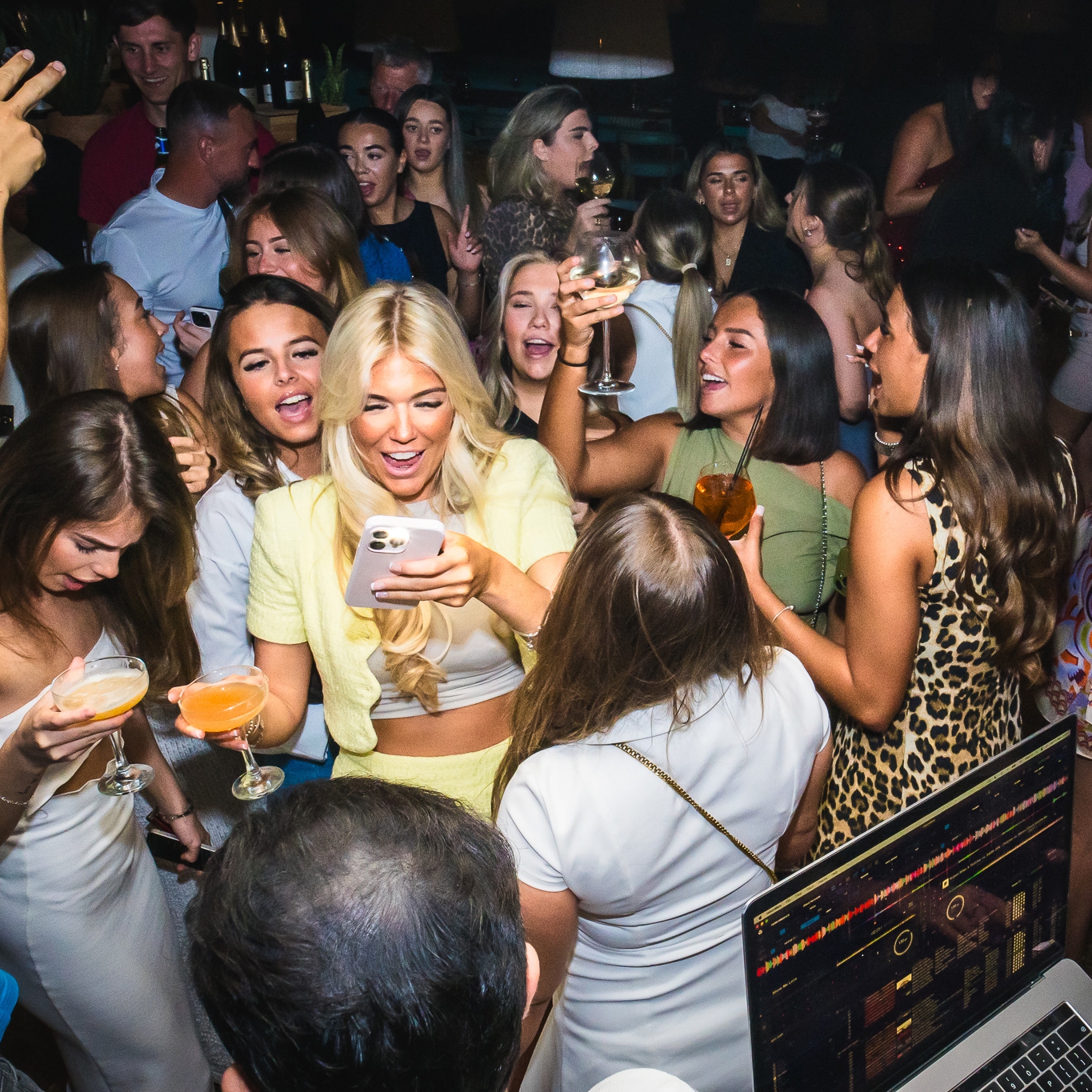 SINTILLATE Bank Holiday Bottomless Party Brunch at The 411