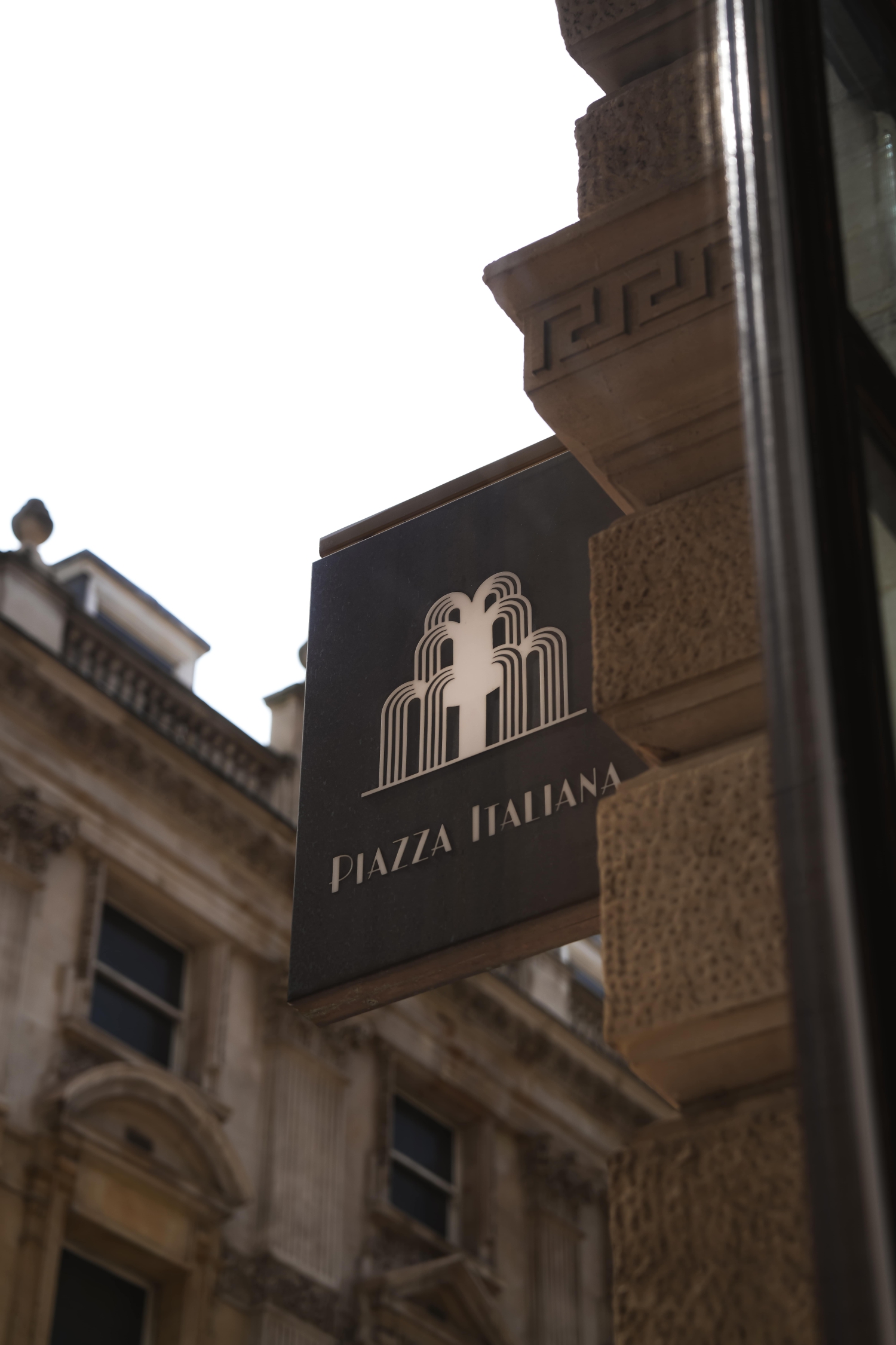 SINTILLATE Bottomless Brunch at Piazza Italiana