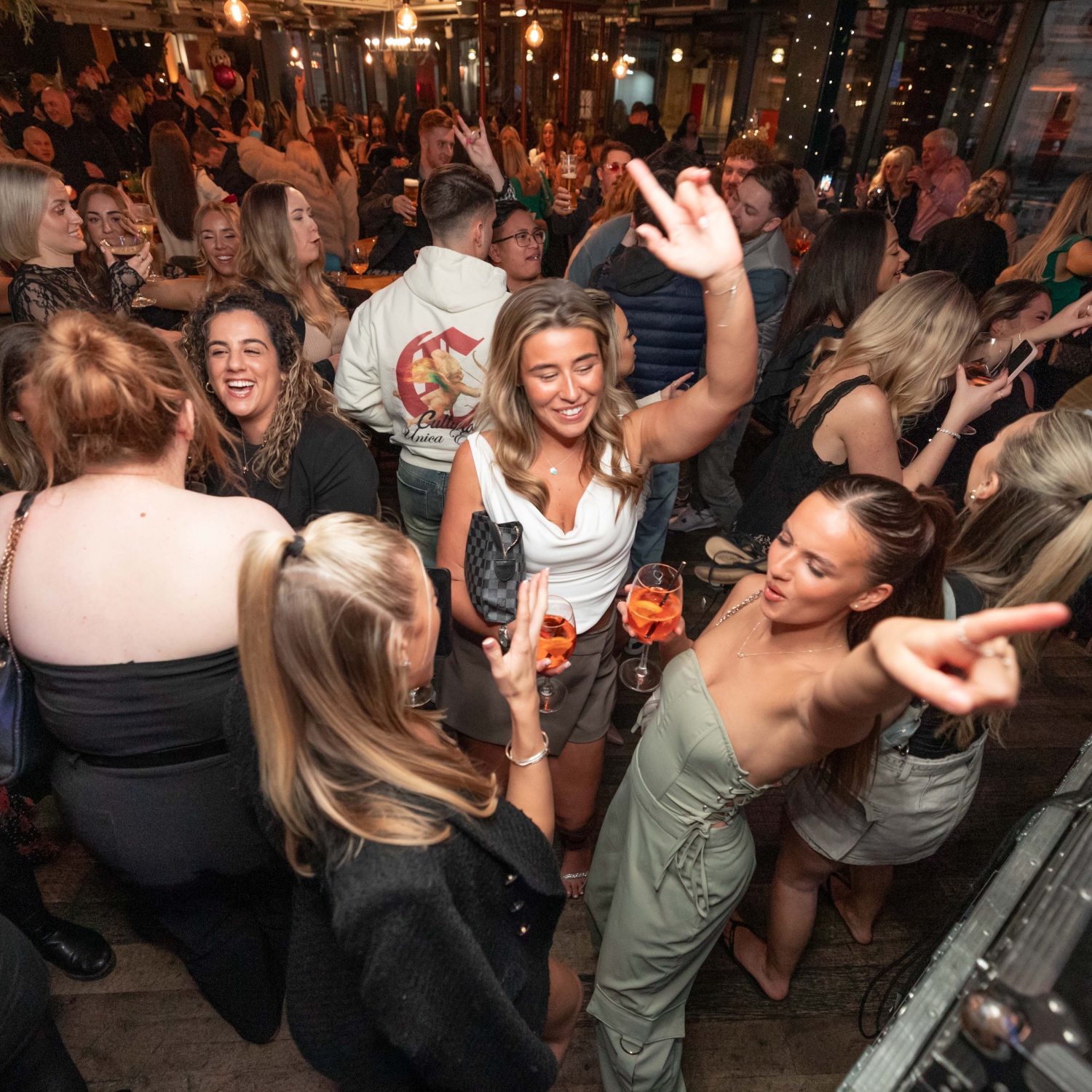 SINTILLATE Bottomless Party Brunch at Old Street Tavern
